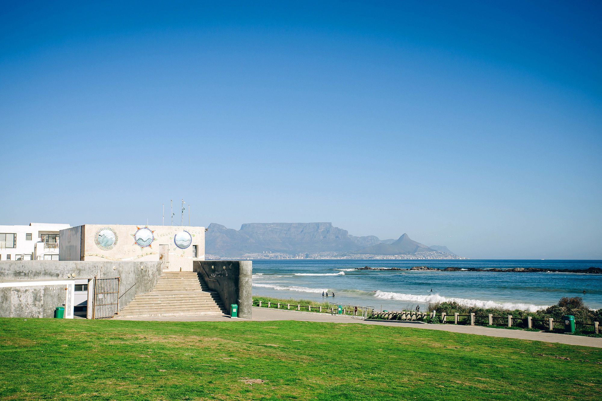 Eden On The Bay Hotel Bloubergstrand Exterior photo