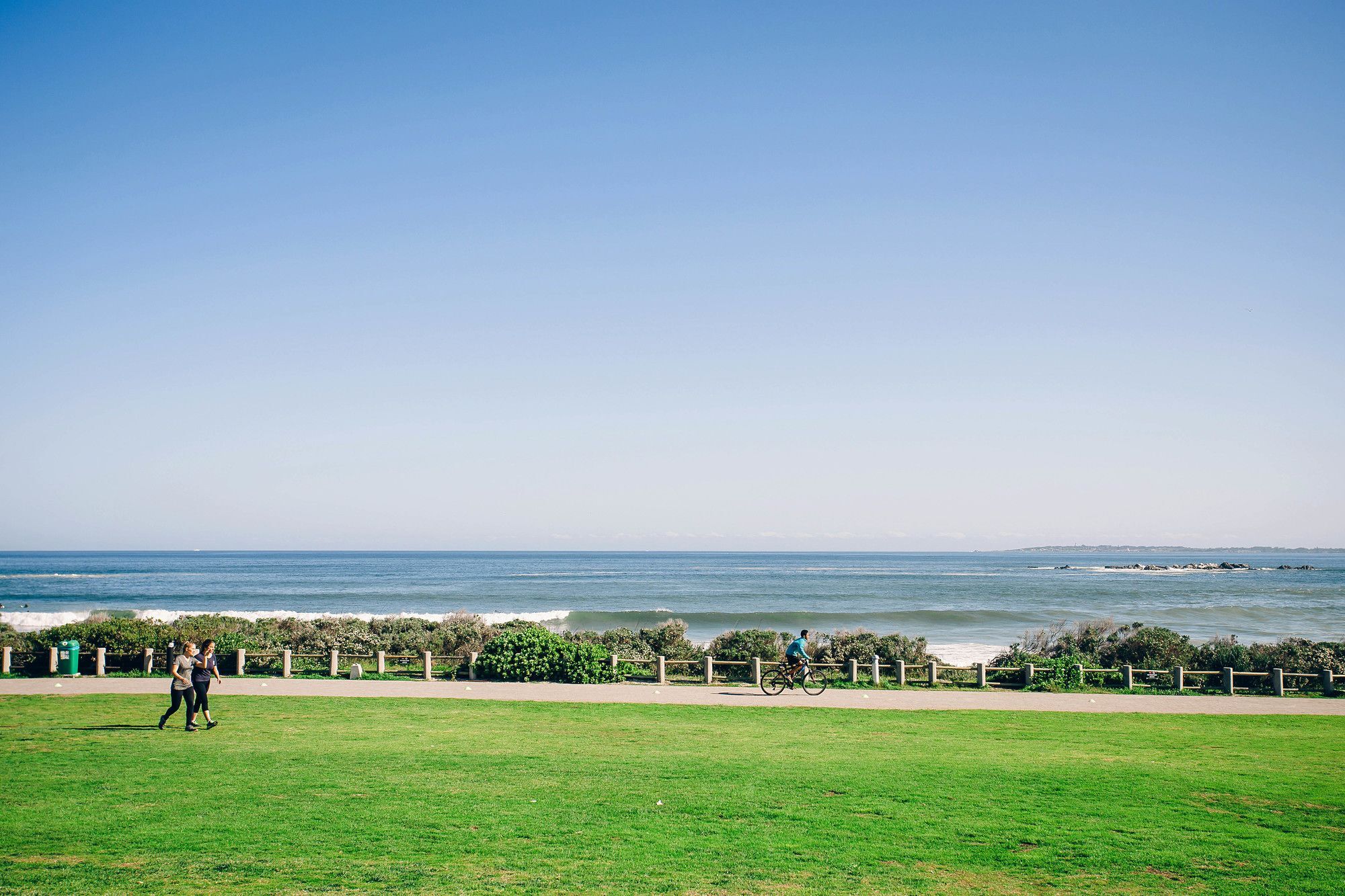 Eden On The Bay Hotel Bloubergstrand Exterior photo