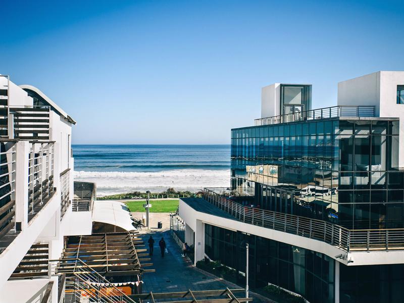 Eden On The Bay Hotel Bloubergstrand Exterior photo